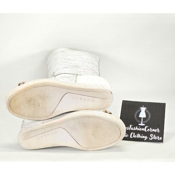 White and Gold Heeled Boots - Picture 3 of 11